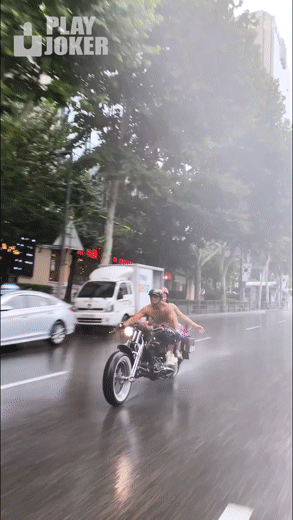 강남대로 바이크 비키니나 보자
